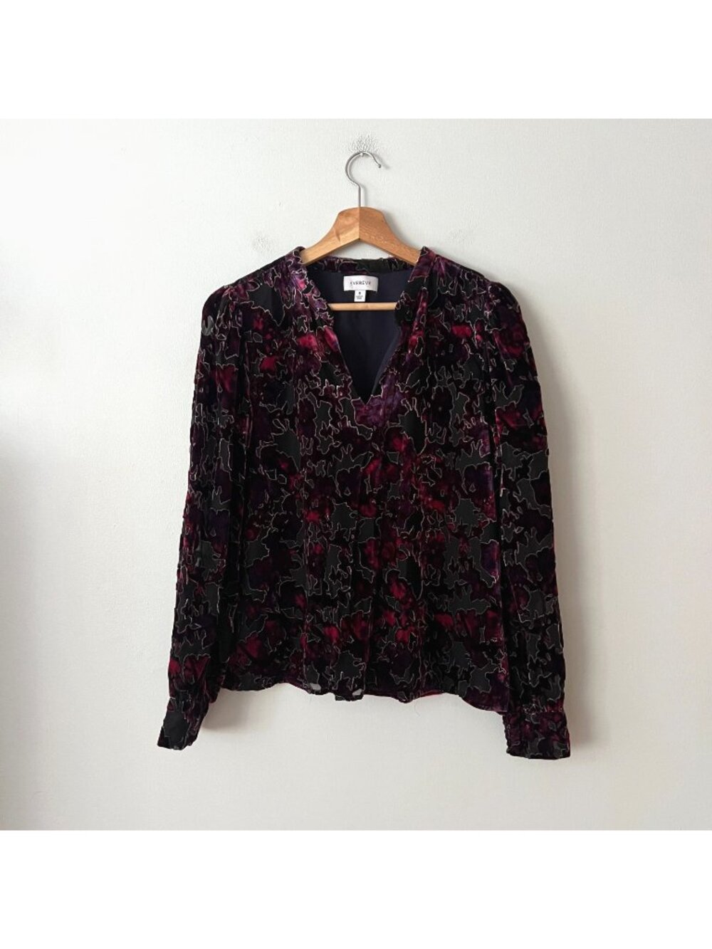 Evereve Purple Floral Velour Popover V-Neck Blouse Women's Size Medium